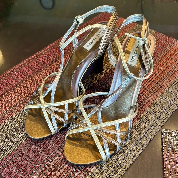 Steve Madden Bronze, Gold & Silver Strappy Sandals with Wedge Heels Size 10 - Picture 4 of 7